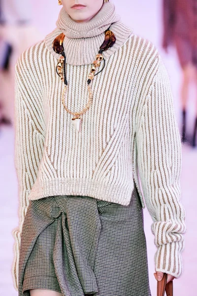 Look 61